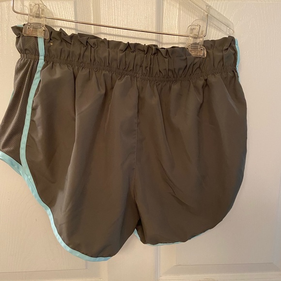 Nike Women's Athletic running track Olive Green with Blue Trim shirts,size 8 - Picture 5 of 8